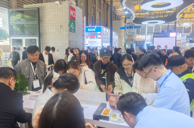 中揚立庫亮相CeMAT ASIA 2025首日：展位人氣爆棚，智能倉儲方案引行業聚焦